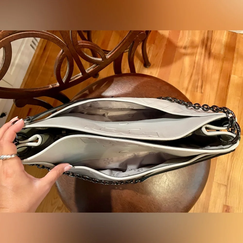 Tory Burch Alexa Quilted Slouchy Leather Tote - Picture 4 of 6